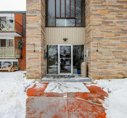 1510 Queenston 30
