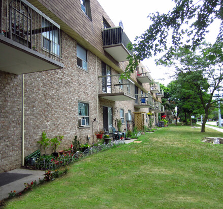 182 Lisgar new building patios2