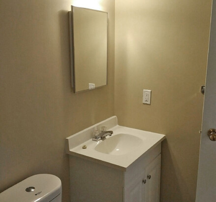295 Lakeshore Bathroom 2
