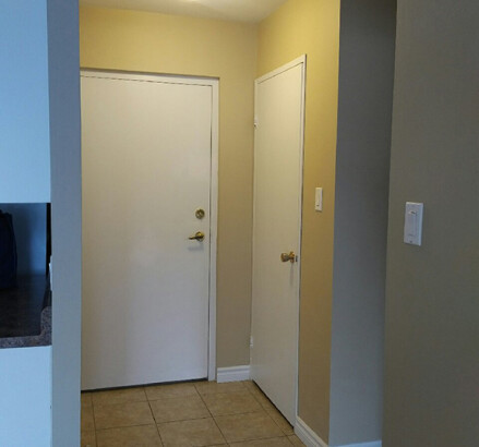 295 Lakeshore Entryway