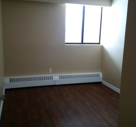295 Lakeshore Vacant Bedroom2