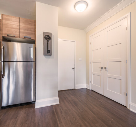 335 Dunsdon Staged model suite Entryway