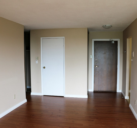 343 Grand new 1 Bedroom Livingroom entryway