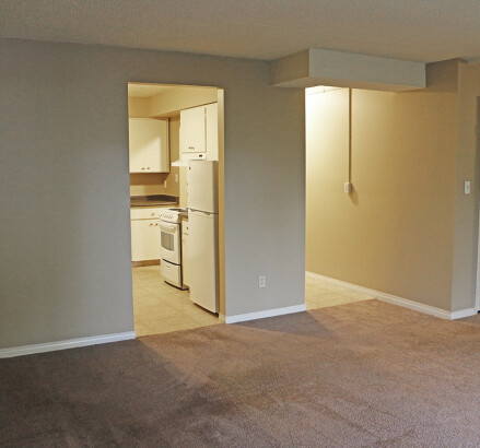 3540 Peter Living room facing kitchen
