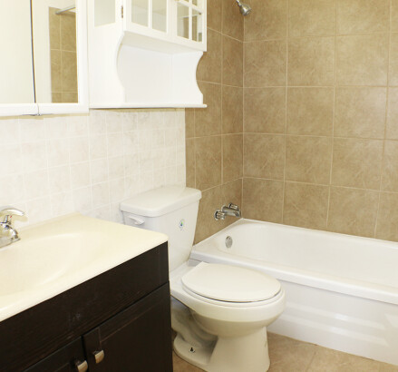 620 Berkshire 2 bedroom Bathroom