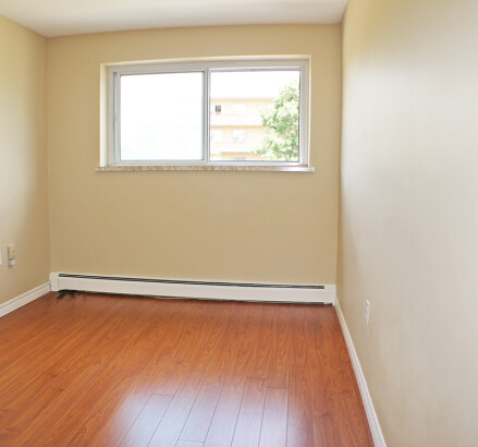 620 Berkshire 2 bedroom Bedroom facing window