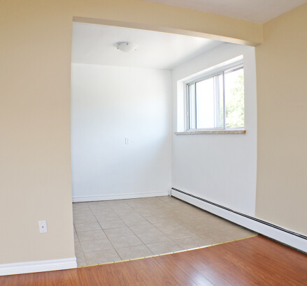 620 Berkshire 2 bedroom Dining area
