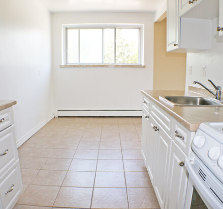 620 Berkshire 2 bedroom Kitchen facing dining area