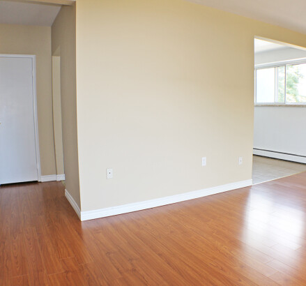 620 Berkshire 2 bedroom Living room facing kitchen and entryway