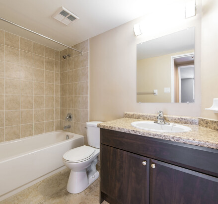 621 627 631 MacDonald 1 bedroom bathroom2