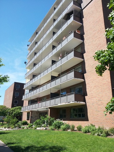 125 College Exterior Main2