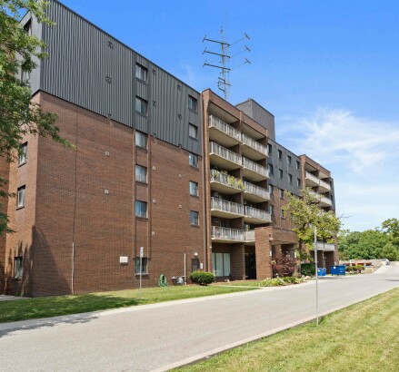 11886 Tecumseh Rd E August 2023 Amenities Exteriors Unit Web 22