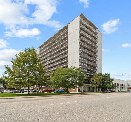 1545 Ouellette Ave August 2023 Amenities Exteriors Unit Web 22