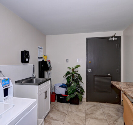 48 Laundry room 1