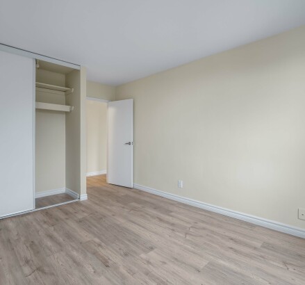 8325 Riverside 11