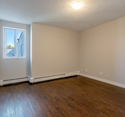 835 unit bedroom2