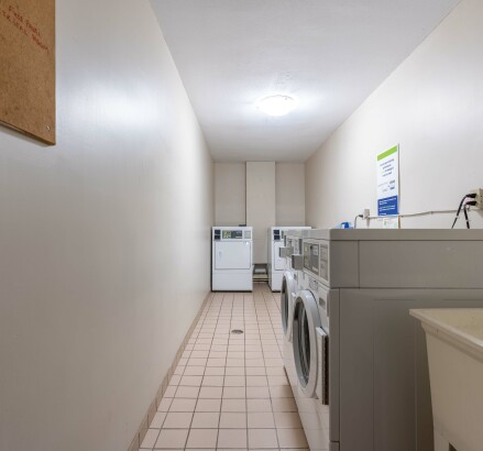 955 10th St E Laundry 1