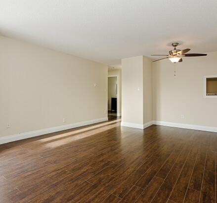 SkyLiving AuroraPlace 860SuzanneSt Timmins Unit119 OneBed OneBath 0020 livingroom