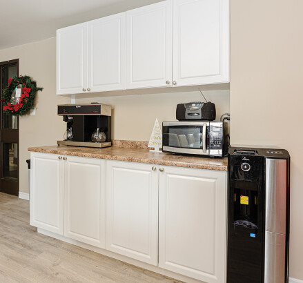 SkyLiving AuroraPlace 860SuzanneSt Timmins Unit119 OneBed OneBath 0030 common room