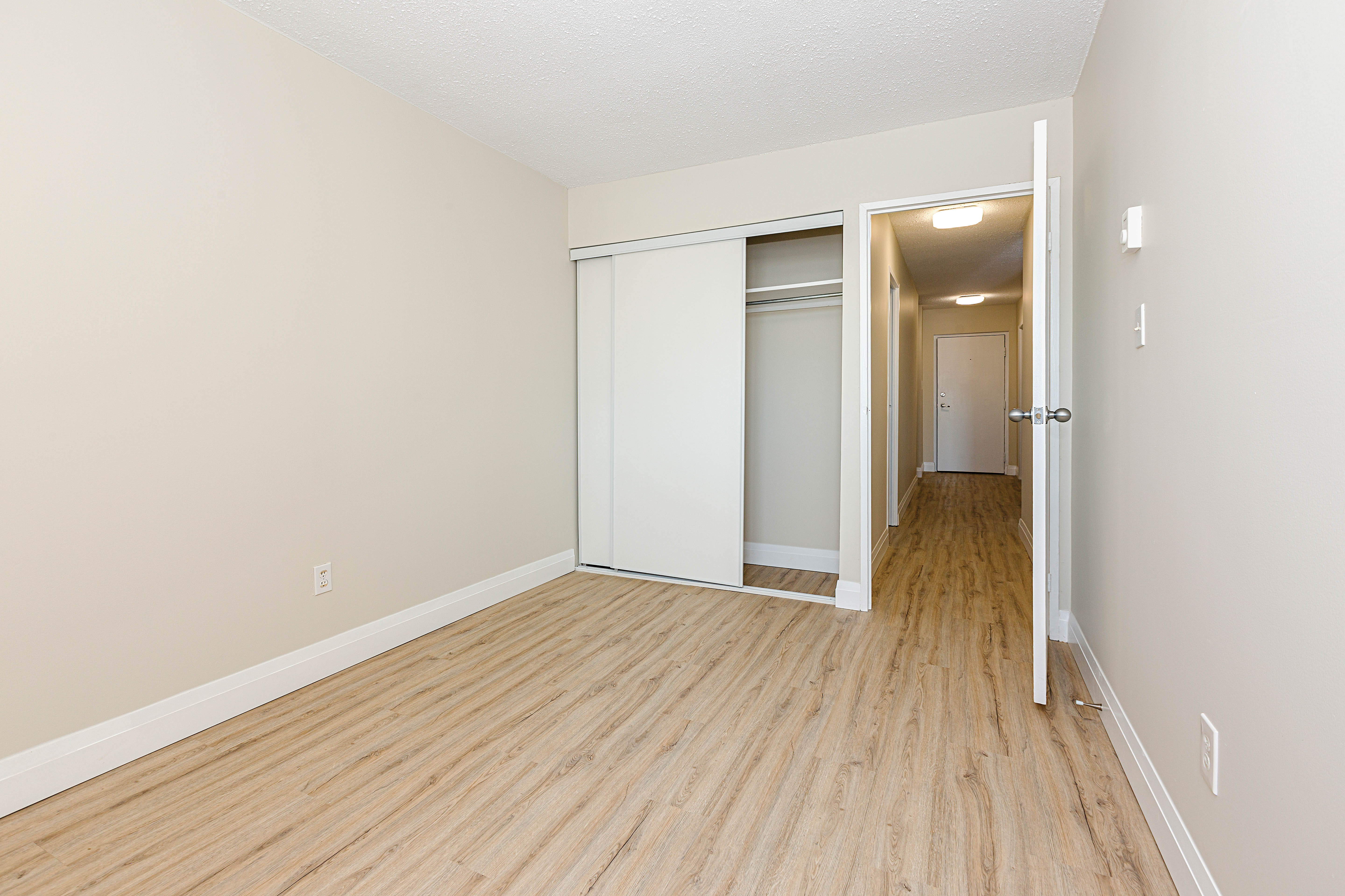 SkyLiving RiversideApartments 1214RiversideDR Timmins Unit111 TwoBed OneBath 0004 bedroom1