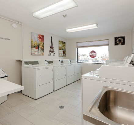 SkyLiving RiversideApartments 1214RiversideDR Timmins Unit111 TwoBed OneBath 0023 laundry room v2