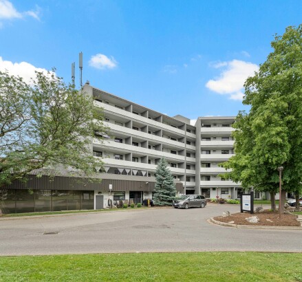 Skyline Living 11873 Tecumseh 2 Bed 1 Bath21