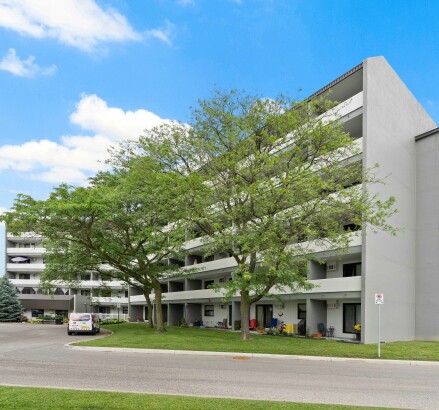 Skyline Living 11873 Tecumseh 2 Bed 1 Bath22