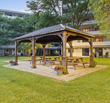Skyline Living 11873 Tecumseh Outdoor area