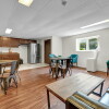 Skyline Living 1207 Huron Social Room5