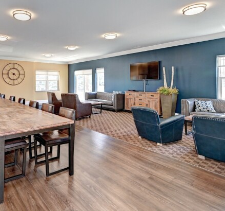 Skyline Living 555 Park Exteriors13
