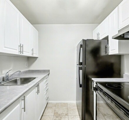 Skyline Living 645 Village Green Ave Photography 11