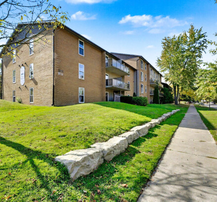 Skyline Living 645 Village Green Ave Photography 32