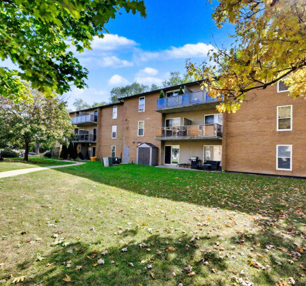Skyline Living 645 Village Green Ave Photography 38
