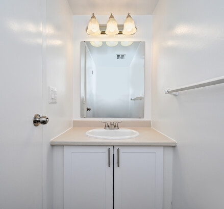 Skyline Living 737 Ouellette Ave Photography 24