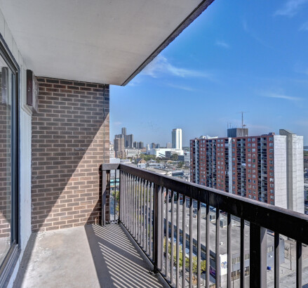 Skyline Living 737 Ouellette Ave Photography 47
