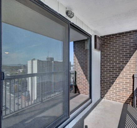 Skyline Living 737 Ouellette Ave Photography 48