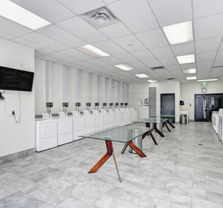 Skyline Living 737 Ouellette Ave Photography 59