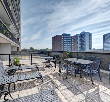 Skyline Living 737 Ouellette Ave Photography 61