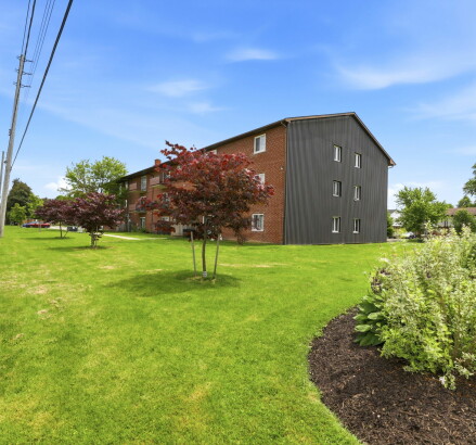 Skyline Living 99 Cartier Rd Exterior and Amenities 07 v2