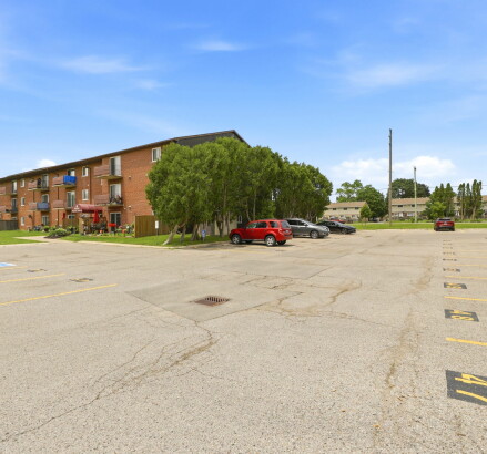 Skyline Living 99 Cartier Rd Exterior and Amenities 08 v2