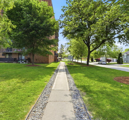 Skyline Living Sun Crest Tower Exterior and Amenities 05
