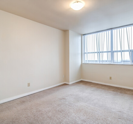 Skyline 1545 Ouellette 17