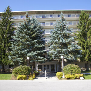 524 Woolwich building front