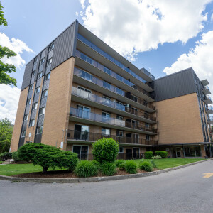 875 Colborne Rd Jne 2024 nit 204 Amenities Exteriors Web 3 v2