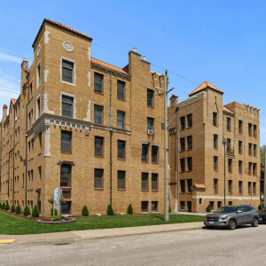 Skyline Living 274 Giles Unit 31022 v2