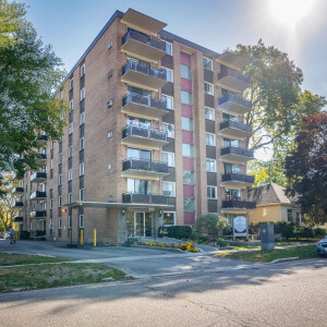 Unit 102 230 Forsythe St N Sarnia 1 v4